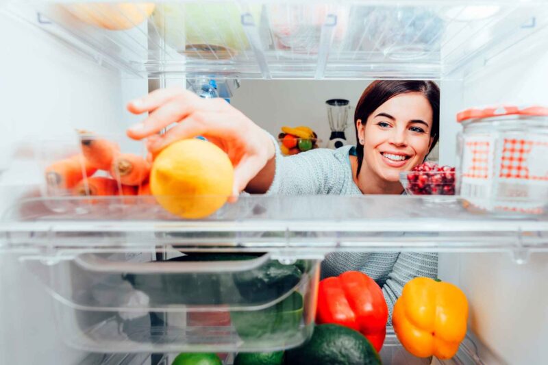 Vamos organizar a geladeira? Foto: Getty Images.