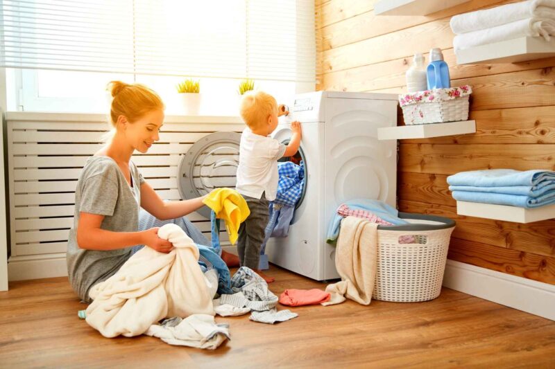 Separe roupas escuras das claras. Foto: Getty Images