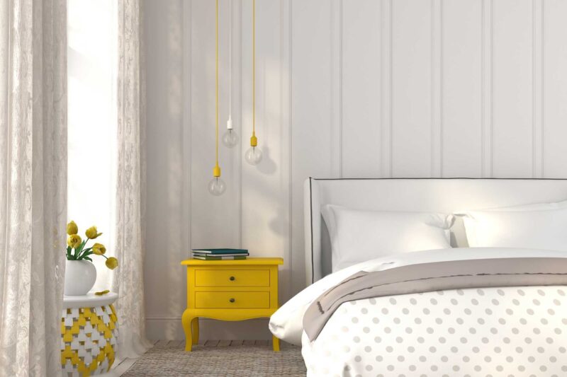 Criado mudo ideal decorar o quarto da terceira idade. Foto: Getty Images.